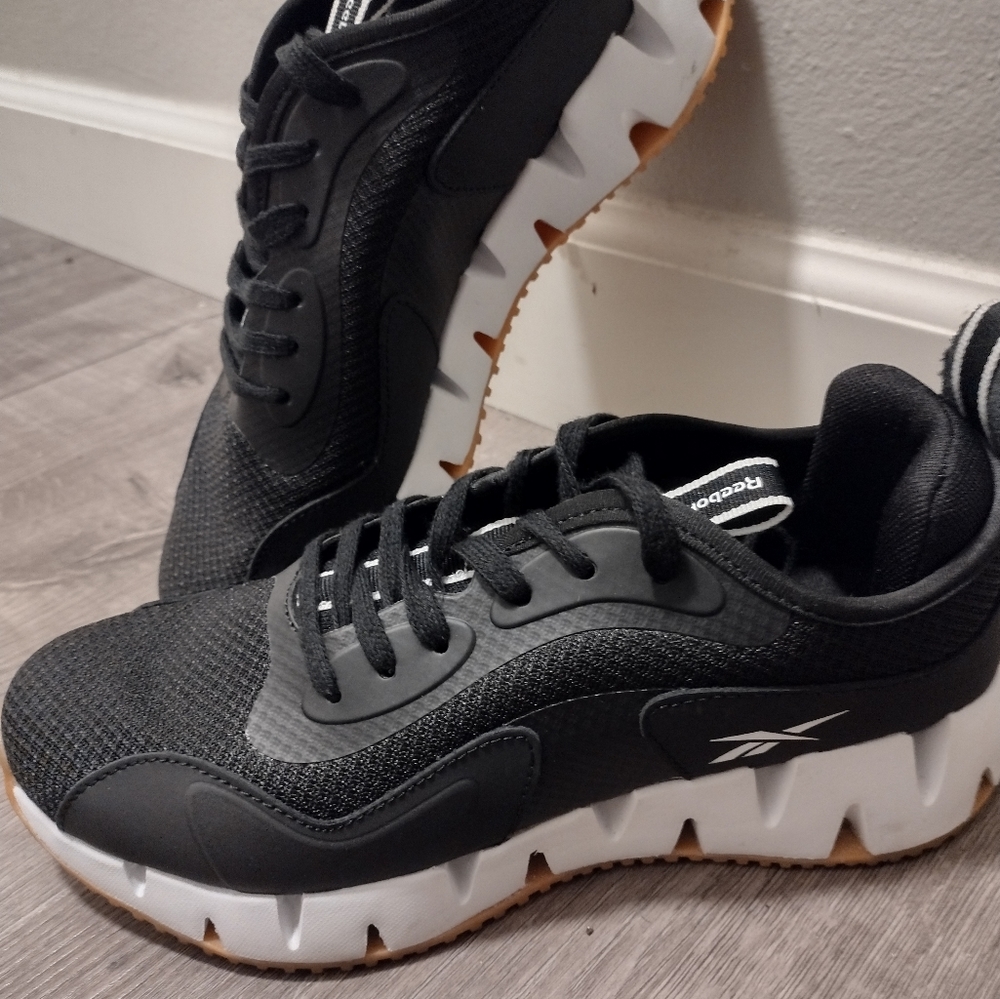 Reebok Zig Dynamica Black Shoes, Size 8.5
